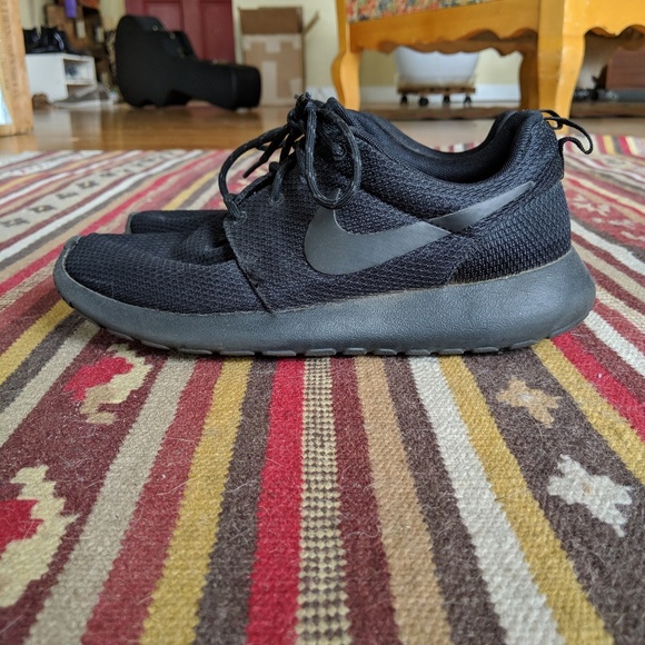 Nike tennis shoes - Picture 2 of 5